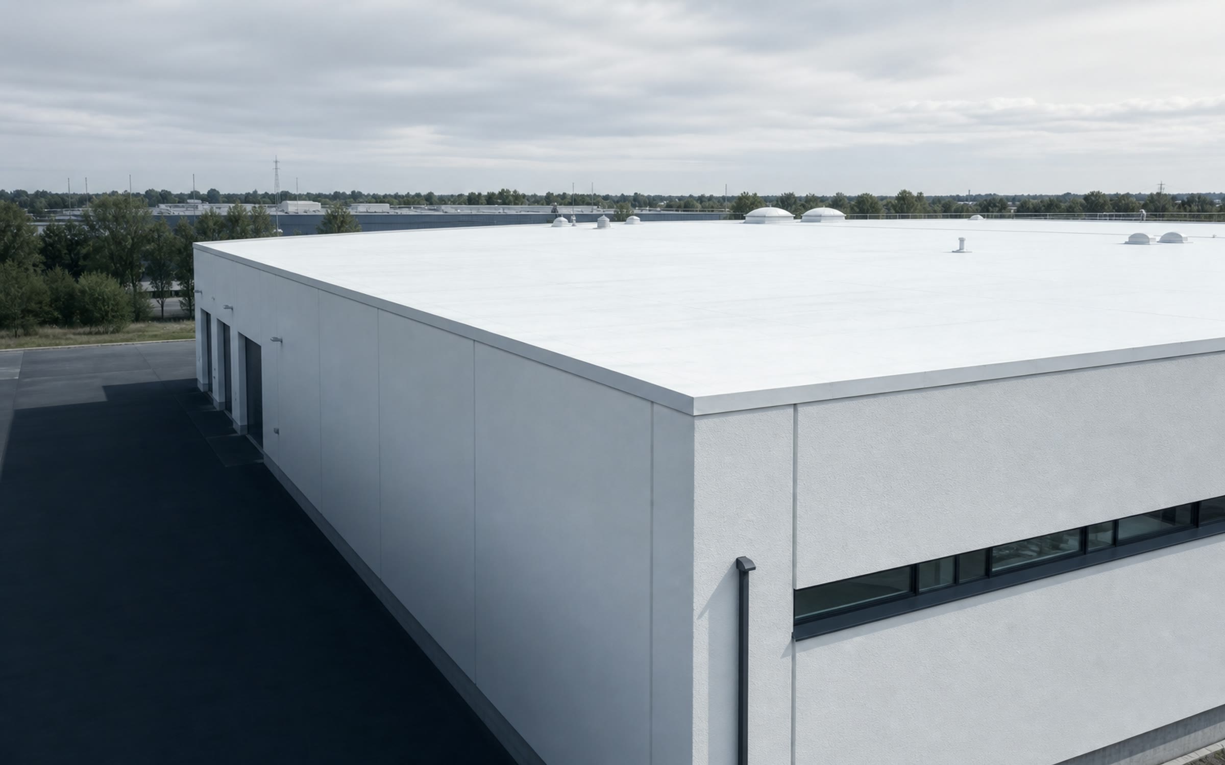 Building roof and wall with a white IzolPlus thermal-insulation coating